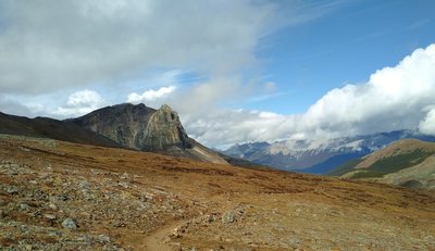 Mount Tekarra (left) and the Colin Range in the distance (right), looking north from Skyline Trail.