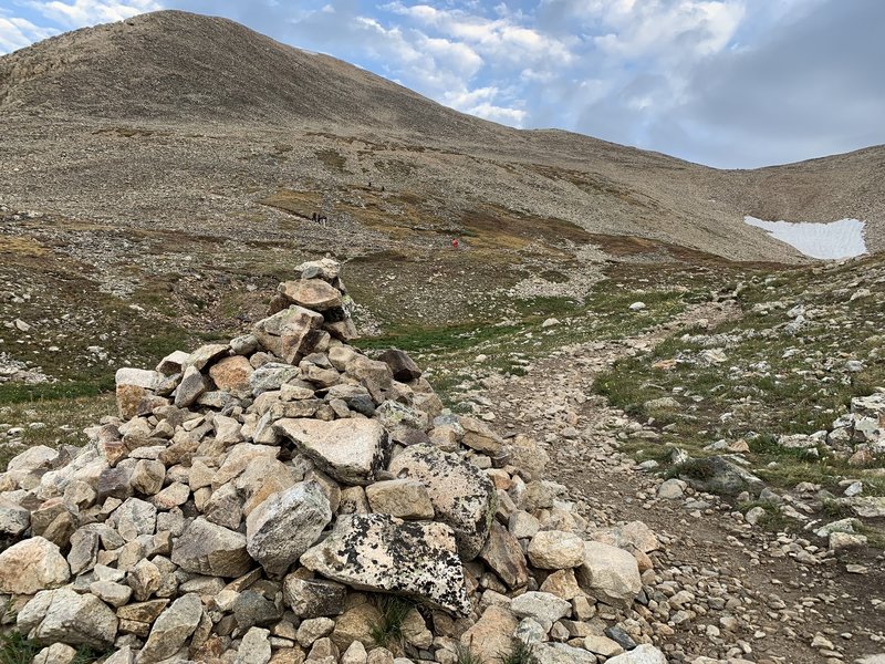 As the better defined trail fades away, follow large cairns from here along the rest of the way.