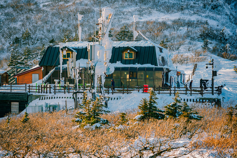 Jungcheong Shelter on Mt Seorak / Decheongbong