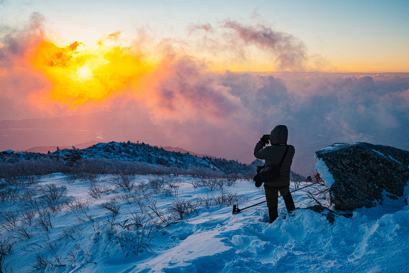 Photographing the Sunrise on the summit of Daecheongbong, Seoraksan National Park