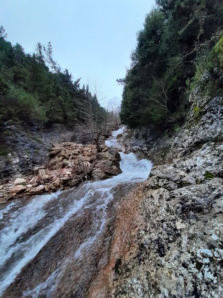 Top of the waterfall before the crossing.