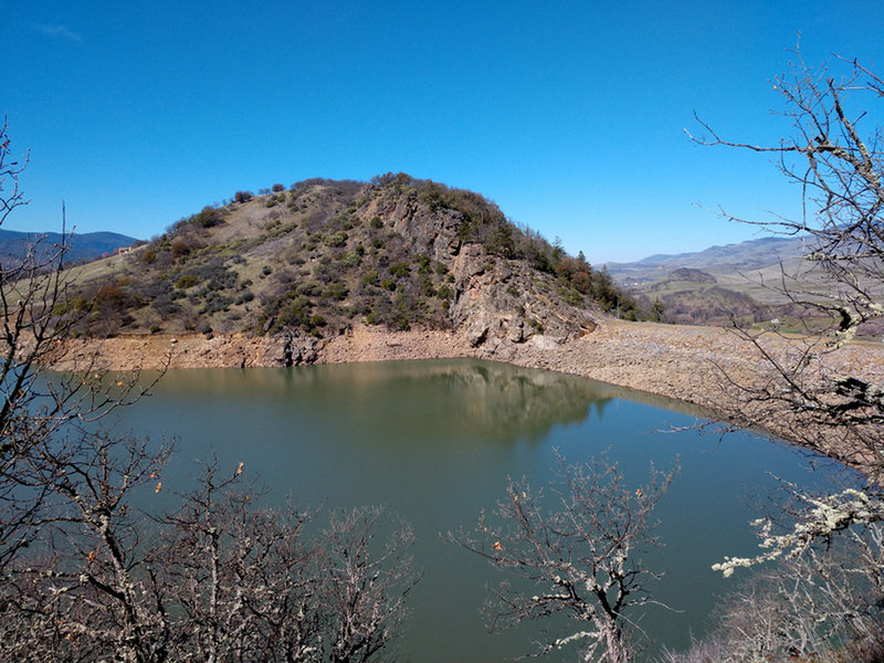 The climbing area and the dam.