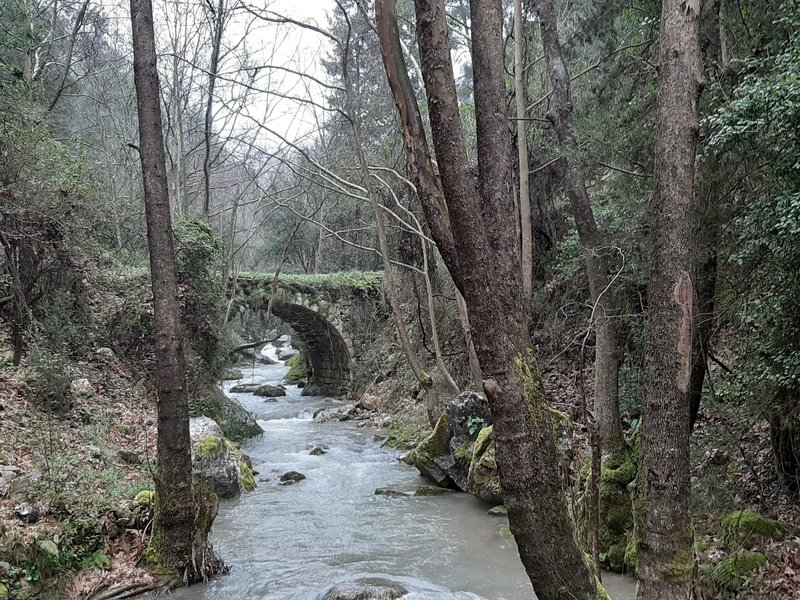 The bridge before the uphill to Hmais.