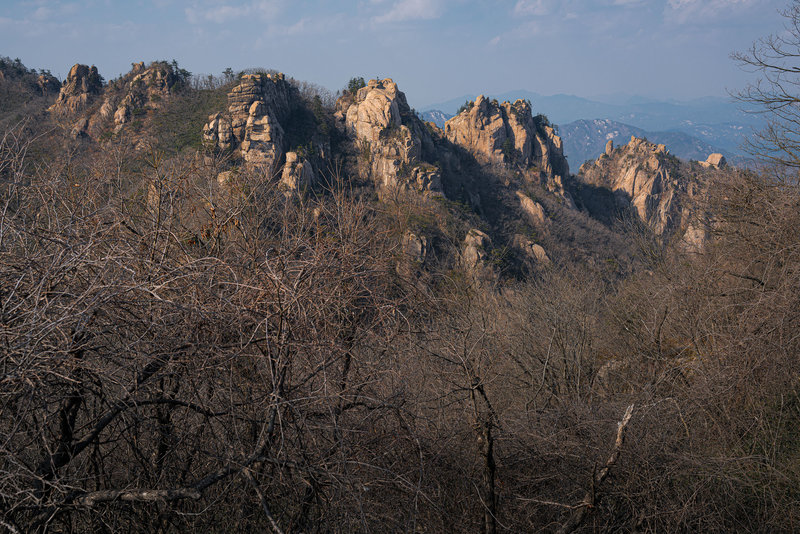 Some of the ridges would possibly make good moderate ridge-climbs.