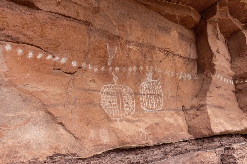 Rock art above the Peekaboo campground