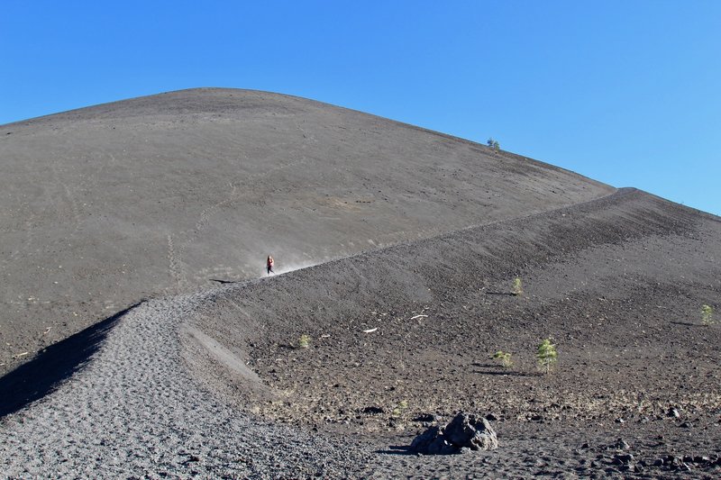 Descending down from Cinder Cone Trail