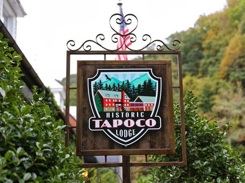 Historic Tapoco Lodge - cold beer and the best pizza on the trail