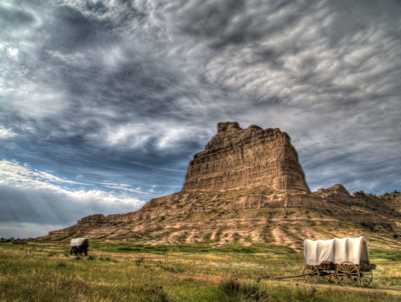 Scottsbluff Two Wagons at Eagle Rock