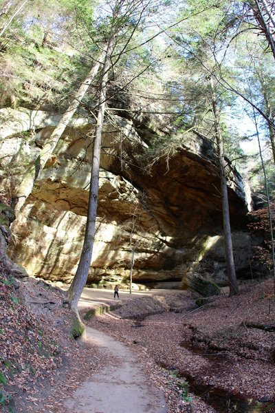 Approaching to Ash Cave