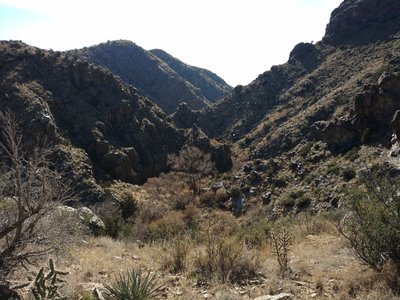 Westward view from the overlook. The trail continues to this viewer's 4 o'clock.