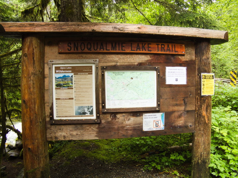 Snoqualmie Lake trailhead sign.