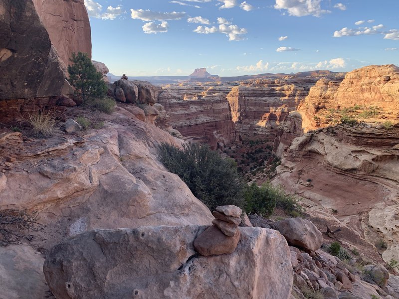 Descending into the canyon along the trail from Chimney Rock to Harvest Scene.