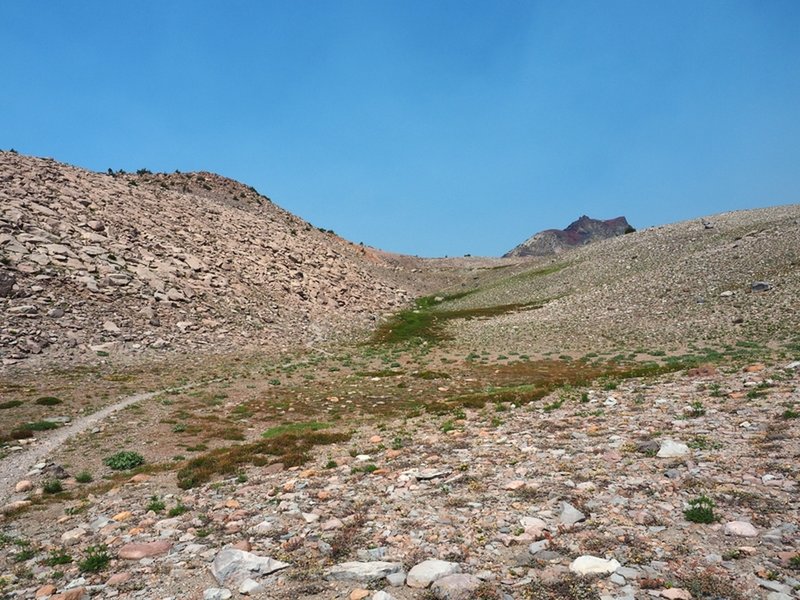 Climbing to the divide above the Old Ski Bowl.