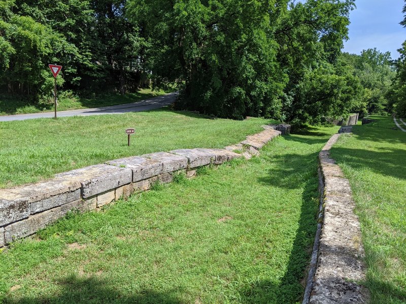 A road goes under this section of lock 48