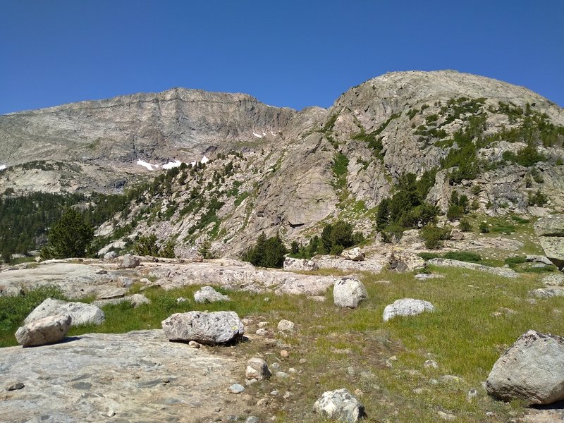 The east face of Mt. Baldy, 11,857 ft. (center left), is behind the nearby knoll (right) at the junction of the CDT/Fremont Trail and Baldy Lakes Trail.