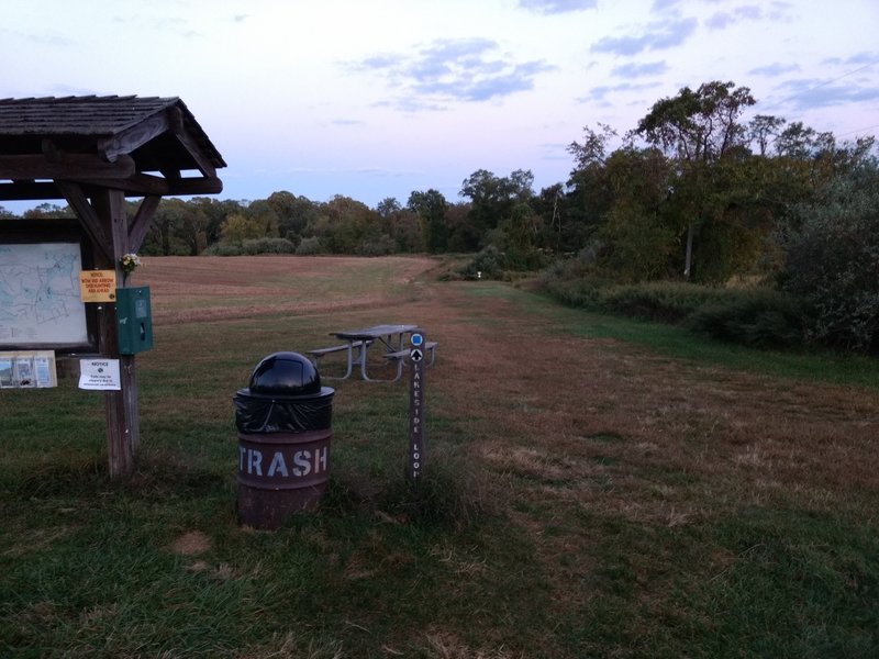 Trailhead from parking lot