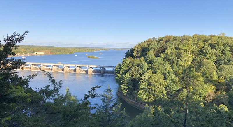 Scenic view on top of Starved Rock.