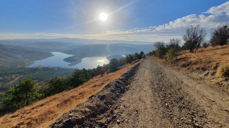 Fast pace downhill to Lake Eymir