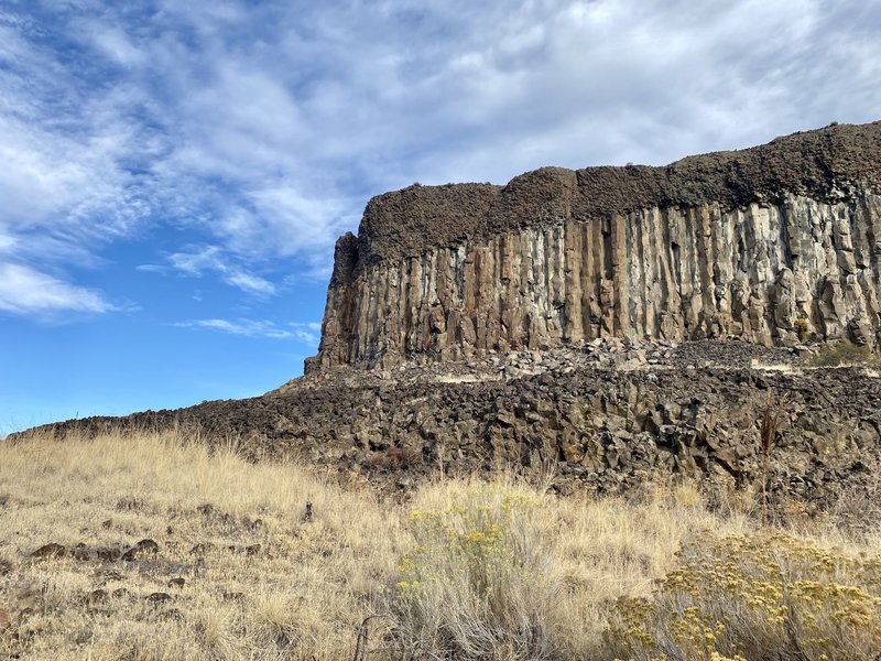 Basalt columns above the trail provide a super interesting backdrop.