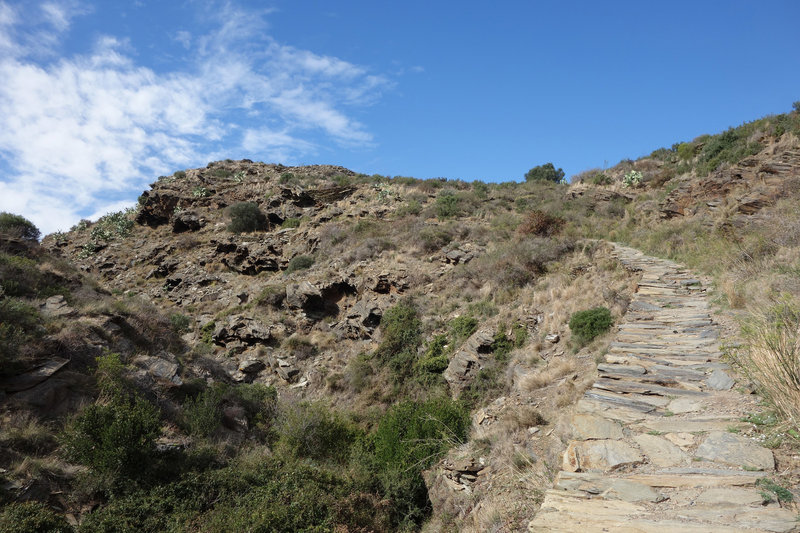 Stone section of the Cala Nans trail.