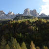 Mirador Cola de Caballo (Horsetail Lookout) towering above autumn glory