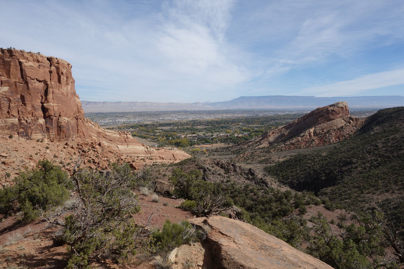 View to the east towards Redlands from the Monument Valley Trail.