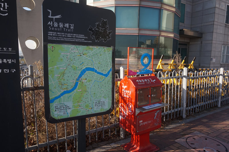 The stamping box at the west end of Gwangjingyo  Bridge.