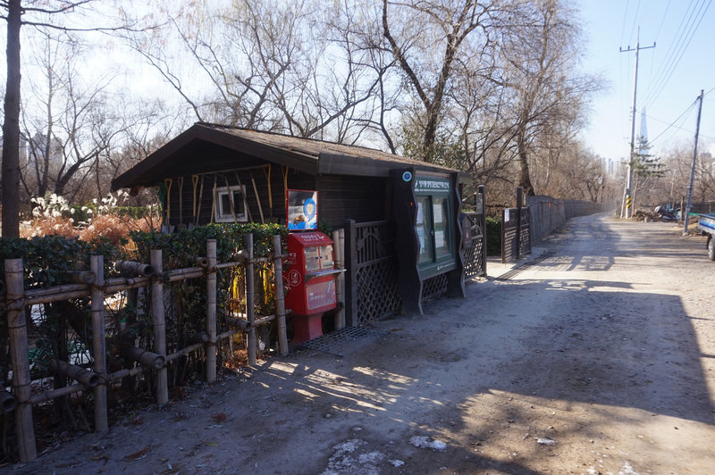 Stamping station off Dongnam-ro