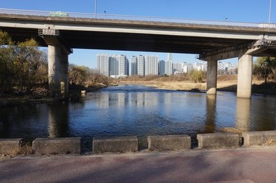 Tancheon Stream from the Seoul Trail