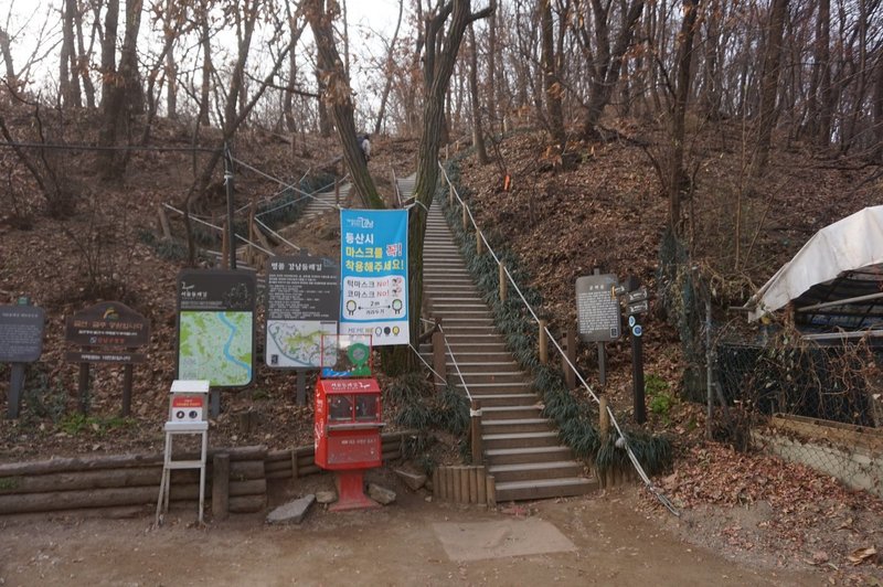 Stamping station near Suseo Station exit 6 and just before you start to climb.