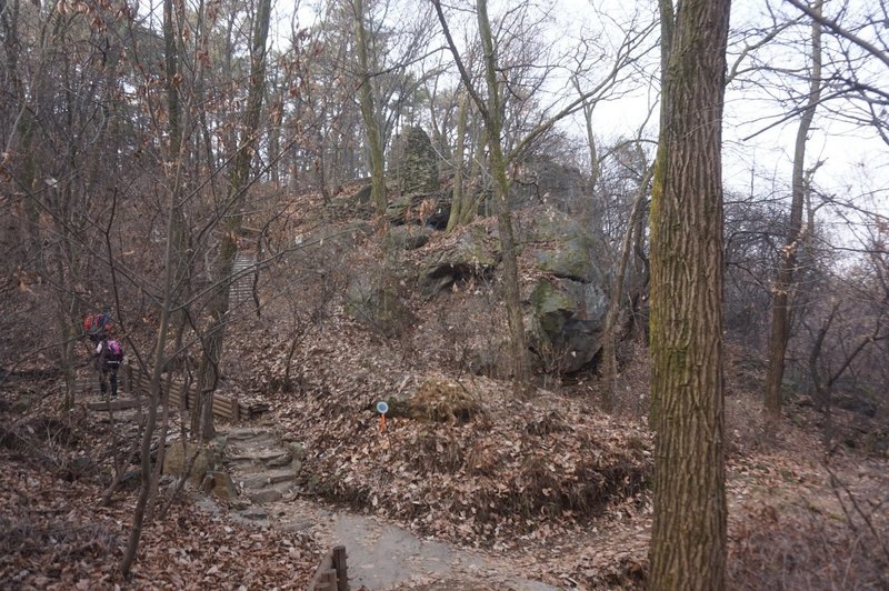 The trail near the Stone Pagoda Observatory.