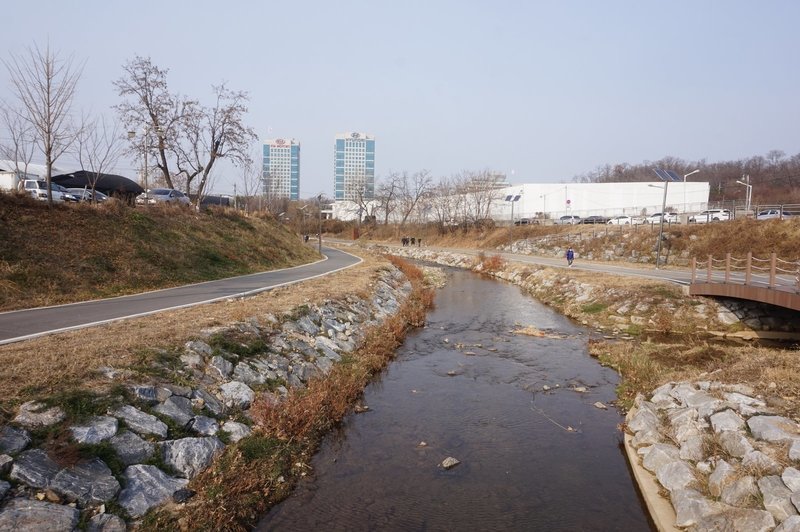 Seoul Trail at Yeouicheon Stream