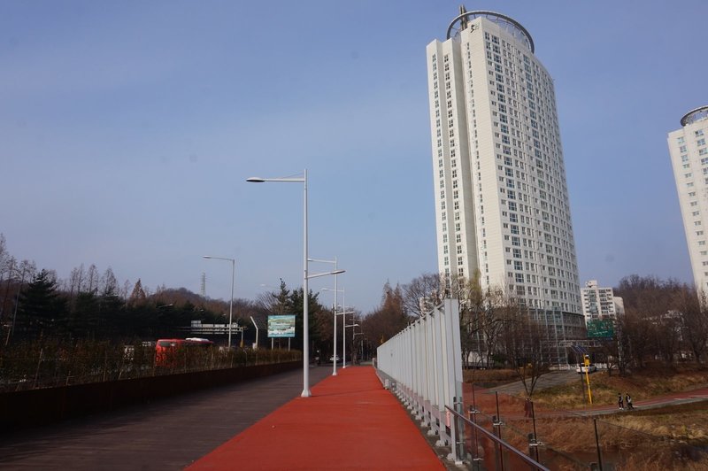 Seoul trail towards Baumoe-ro