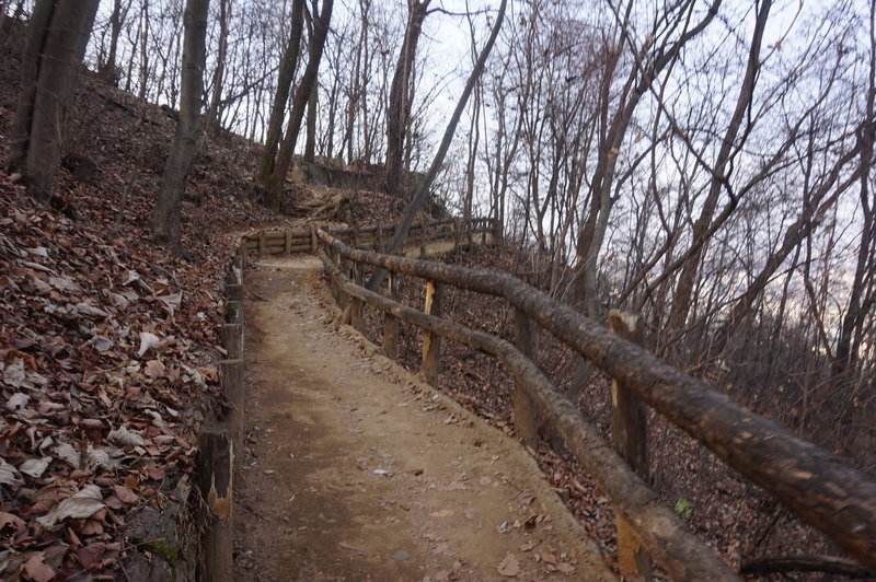 Seoul Trail section 4 in Umyeonsan Park, taken 7th Dec 2020