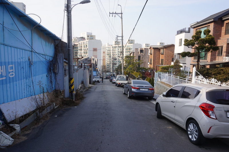 Seoul Trail on Bangbaeseonhaeng-gil, Sadang, taken on the 7th of December 2020