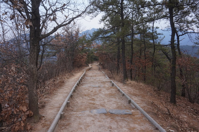 Section 8 of the Seoul Trail at Jangmi Park, taken on 10th of December 2020