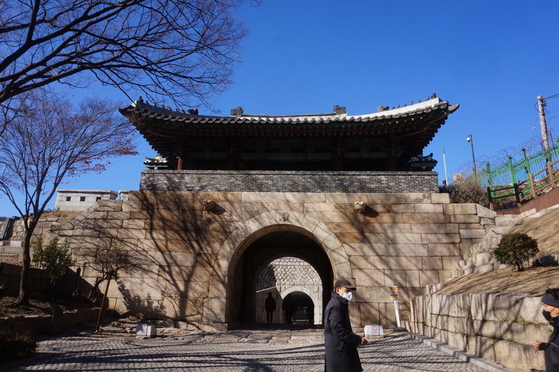 Seoul City Wall Walk at Changuimun gate, he route goes up the steps just out of shot on the right.