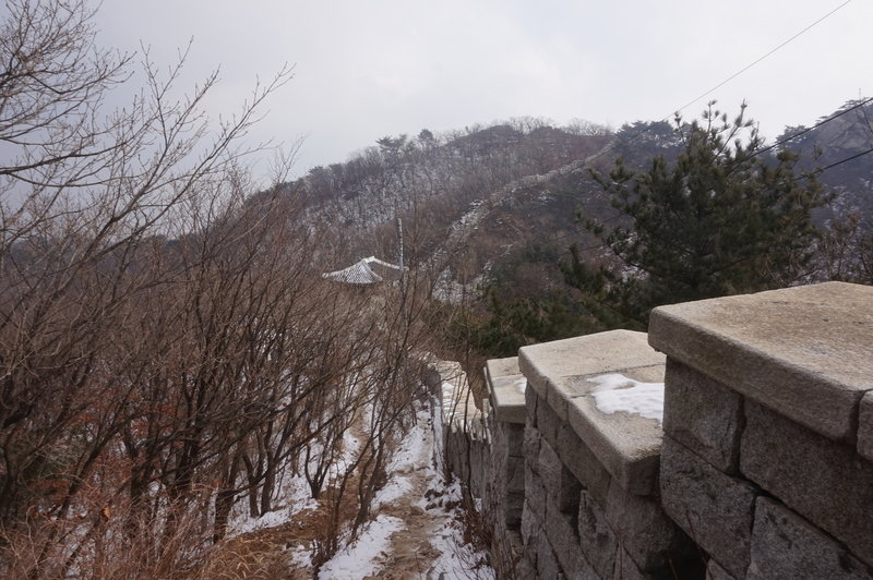 Bukhansan Traverse towards Daenammun Gate