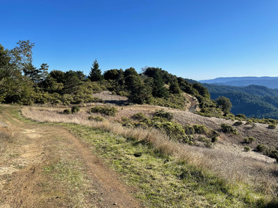 The trails as it starts to descend the hillside with the Santa Cruz mountains in the distance.