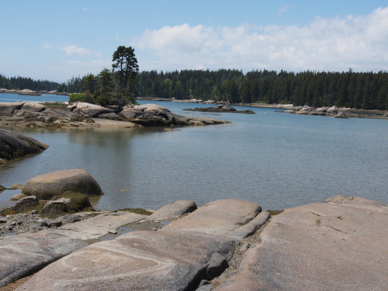 Granite boulders at the Basin shore - and excellent picnic place.