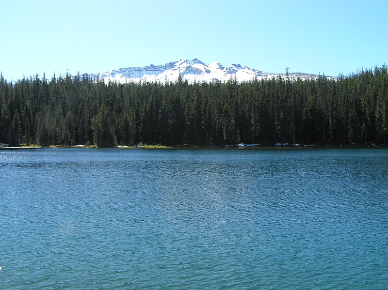 Diamond Peak from Yoran Lake (9-27-2017)