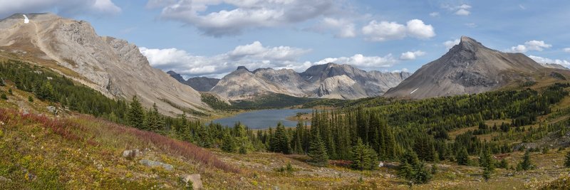 Baker Lake, Fossil Mountain (left) and Brachiopod Mountain (right) in the Skoki highlands.