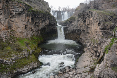 The tiers of White River Falls from the mid viewpoint.