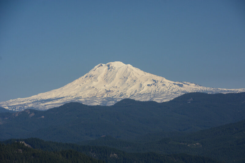 Excellent clear views of Mt Adams from the first knob.