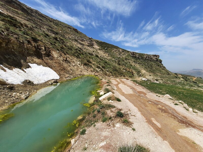 Approaching Tannourine