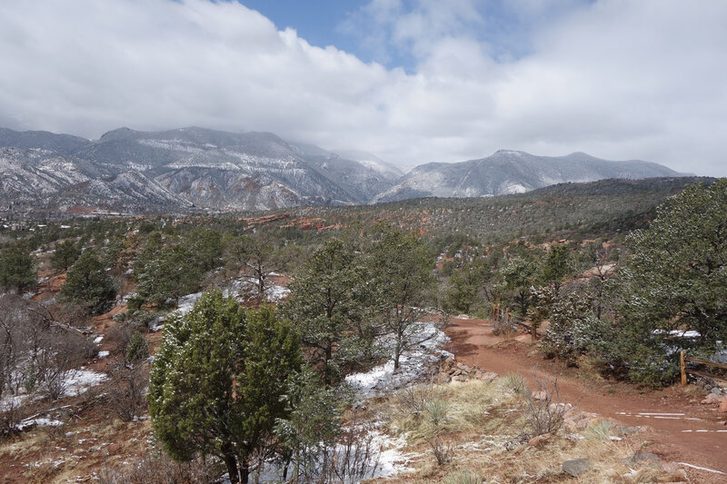 View west along the trail to the Siamese Twins formation at the Garden of the Gods.