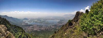 A panoramic view of the Dal Lake and the Srinagar city can be seen if you trek a little up towards the pass in the ridge. In distance, the Shankarcharya hill on the left and Hari Parbat around the center can also be seen.
