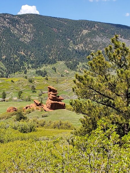 Rock outcropping looking WNW from the Sandstone Meadow Trail on a bright Spring day.