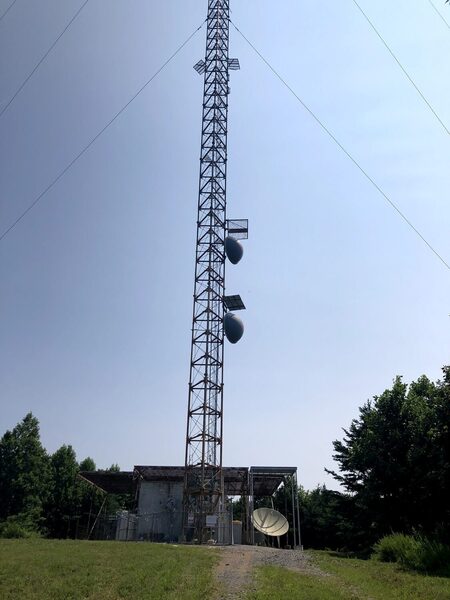 Antennae array at the top of Bear Mountain.