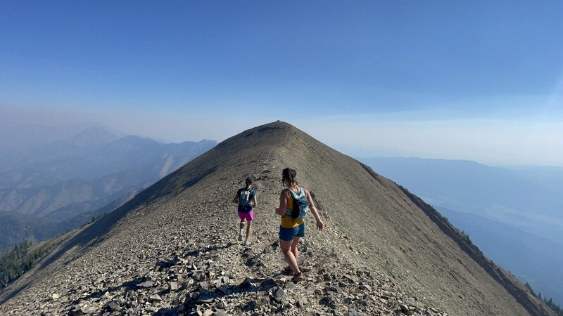 North bound along the ridge to Baldy